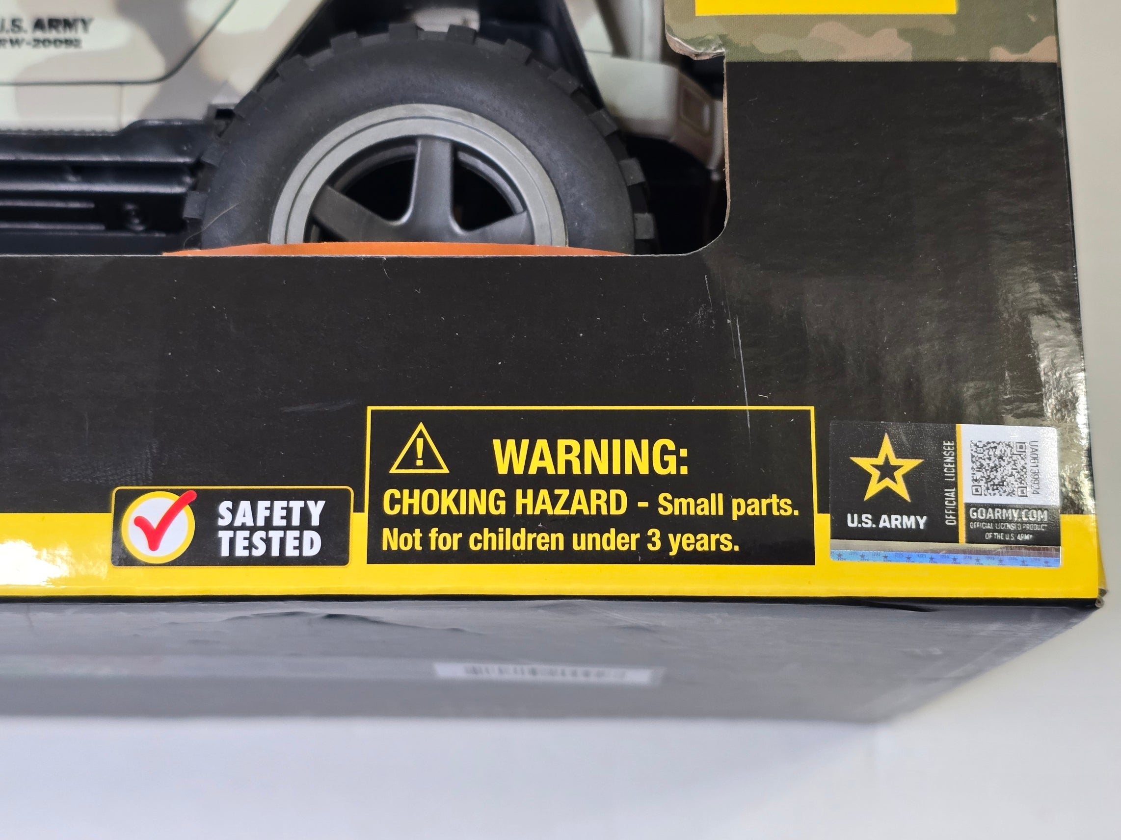 US Army Off Roader Friction Powered Vehicle with Light & Sound RW-20092